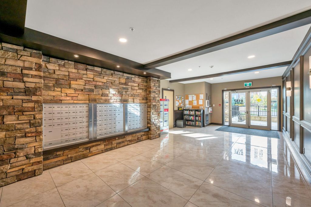 listing image 1101511854923315156