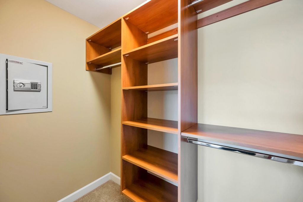 listing image 1102093613321476062