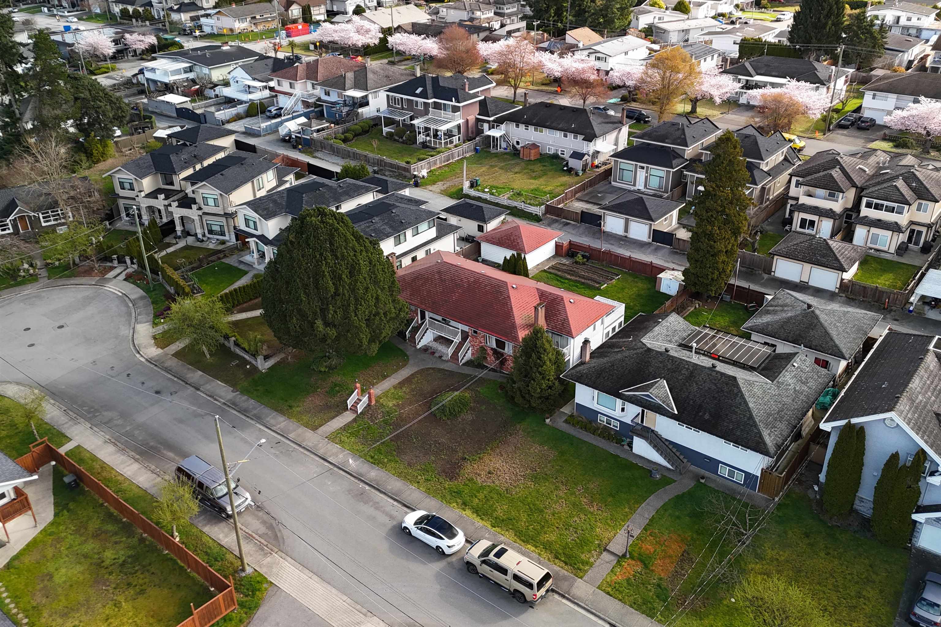 894 Invergarry Avenue