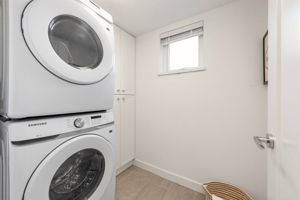 listing image 1103576034185695881