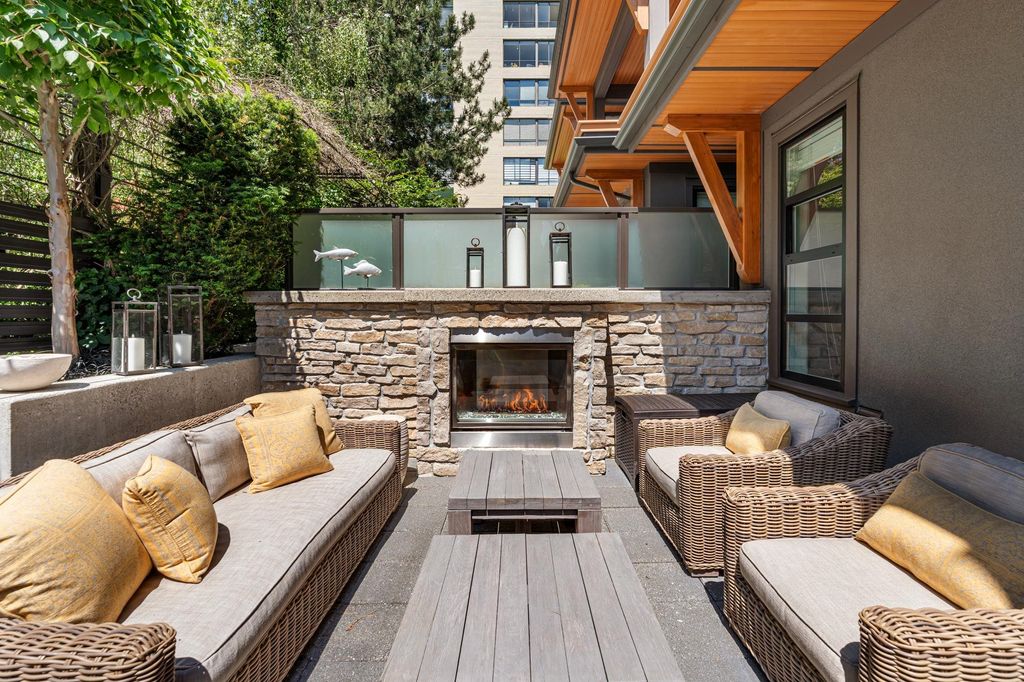 listing image 1100608531532985693