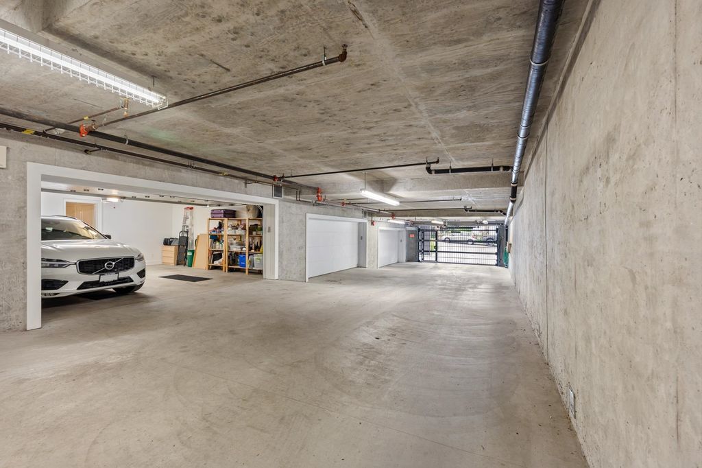listing image 1104239170286540994