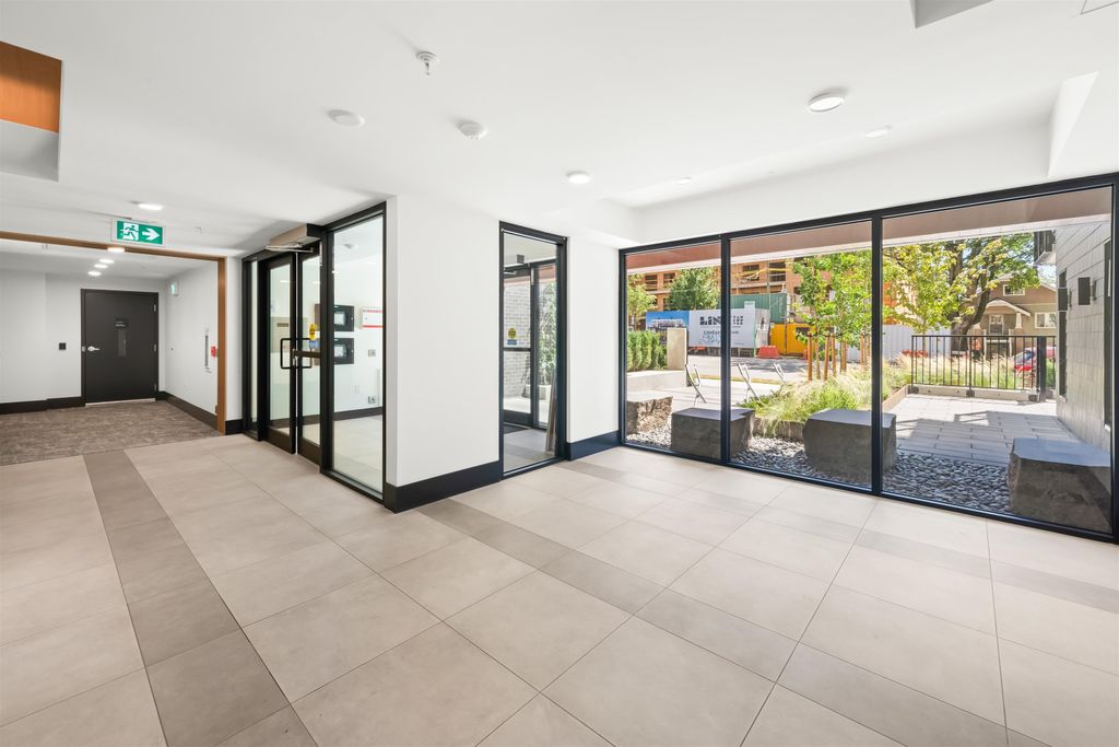 listing image 1101523087175595130