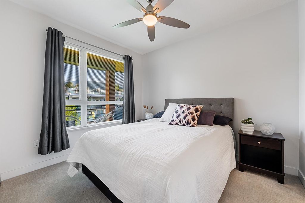 listing image 1105714304725705225