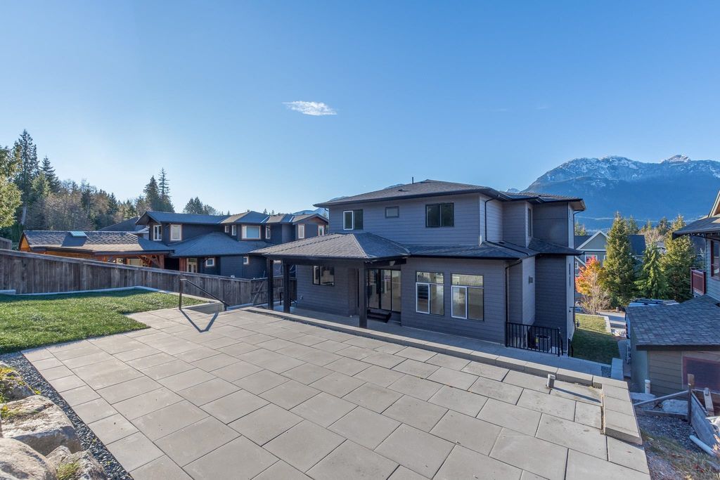 listing image 1105655034560351993