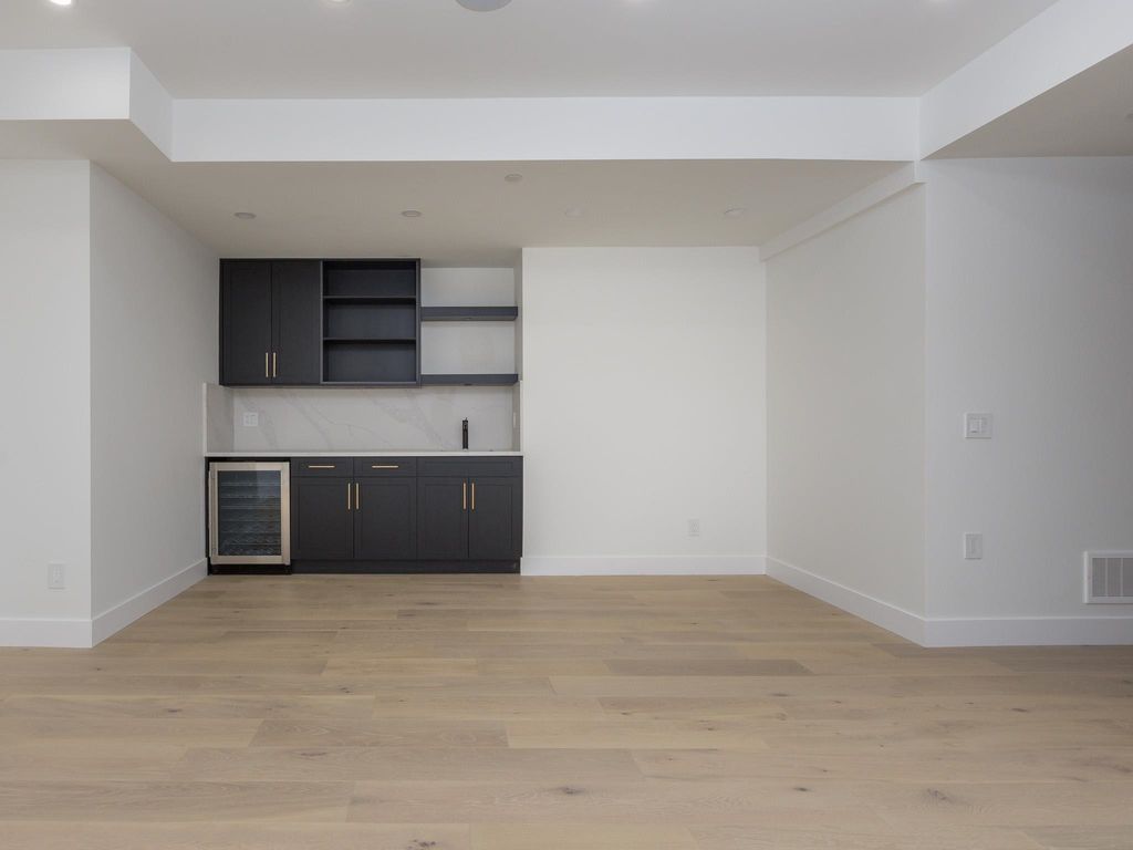 listing image 1105139134076314430