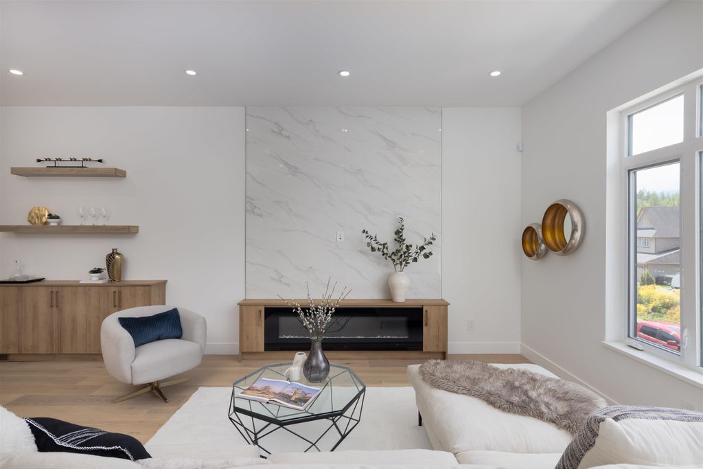 listing image 1102822226366213239
