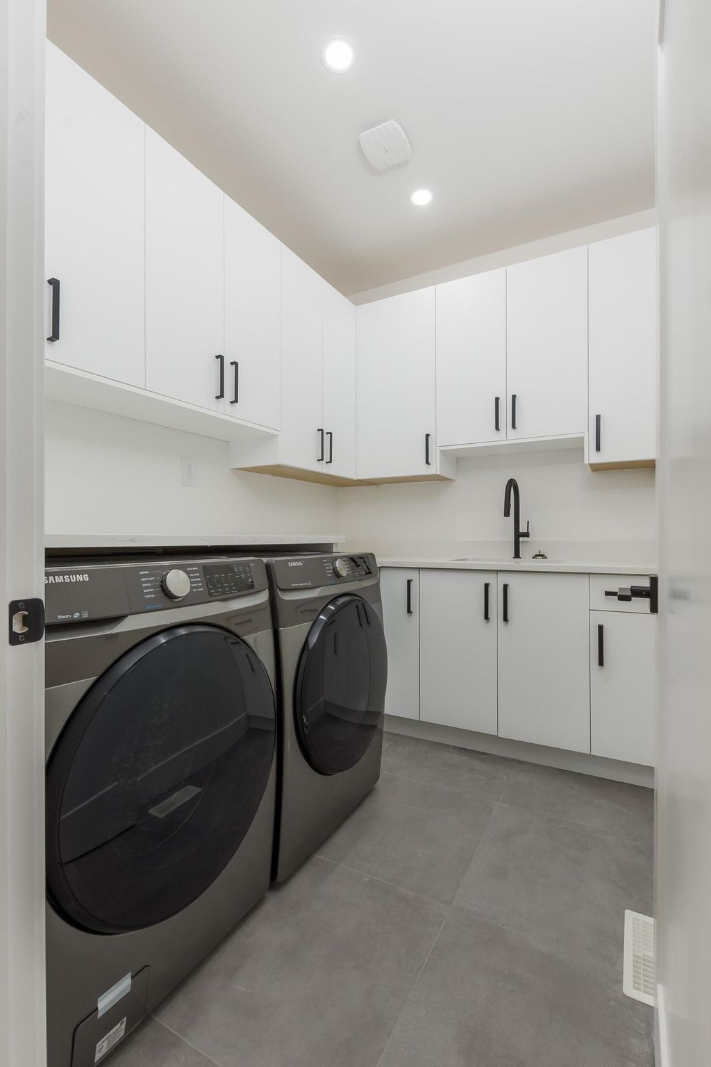 listing image 1108323181276602409