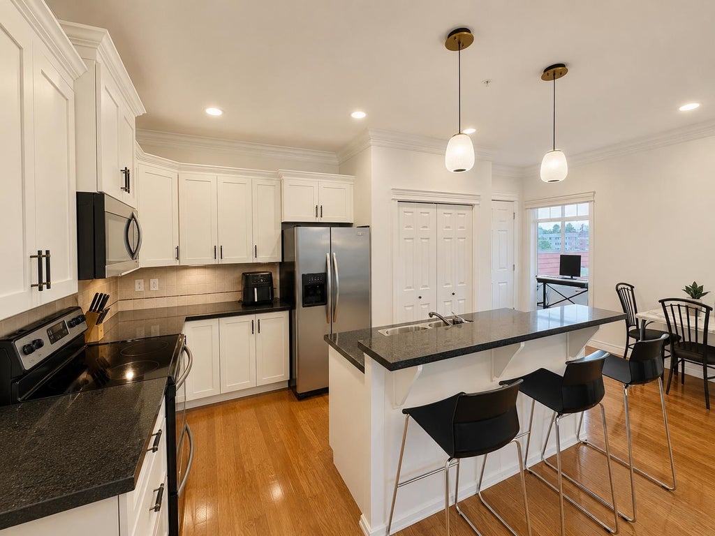 Photo of 9108 Mary Street #401, Chilliwack, BC V2P 4J1 (MLS # R3156914)