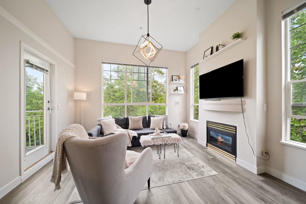 Photo of 10186 155 Street #404, Surrey, BC V3R 0R6 (MLS # R3153401)