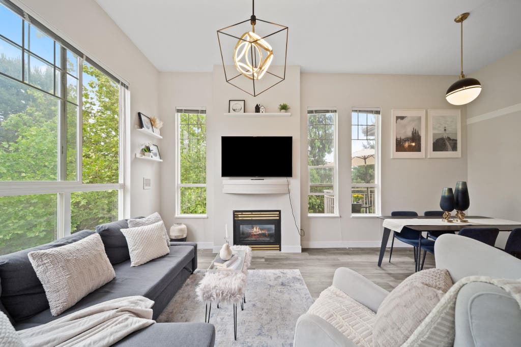 Photo of 10186 155 Street #404, Surrey, BC V3R 0R6 (MLS # R3153401)