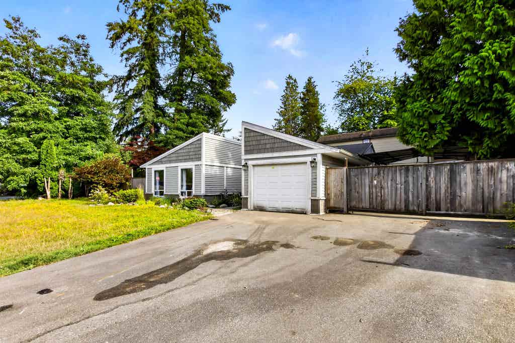Photo of 21598 Spring Avenue, Maple Ridge, BC V4R 2K6 (MLS # R3145050)