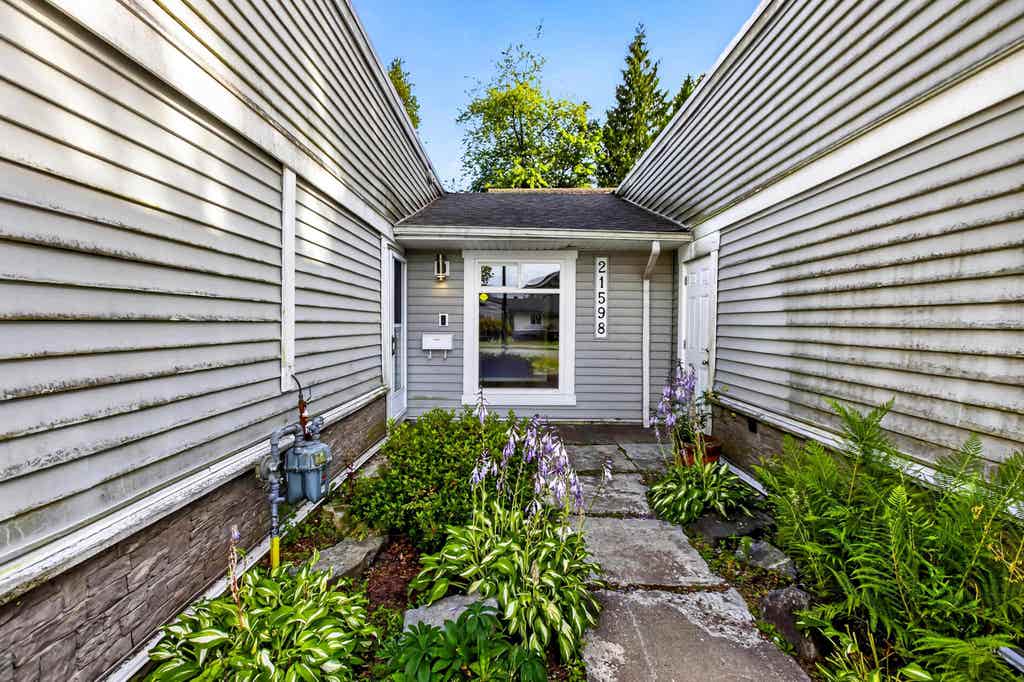 Photo of 21598 Spring Avenue, Maple Ridge, BC V4R 2K6 (MLS # R3145050)