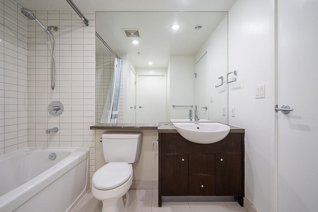 listing image 1103464684076543359
