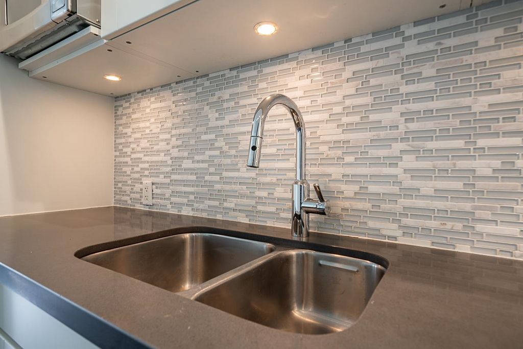 listing image 1100468151817742264