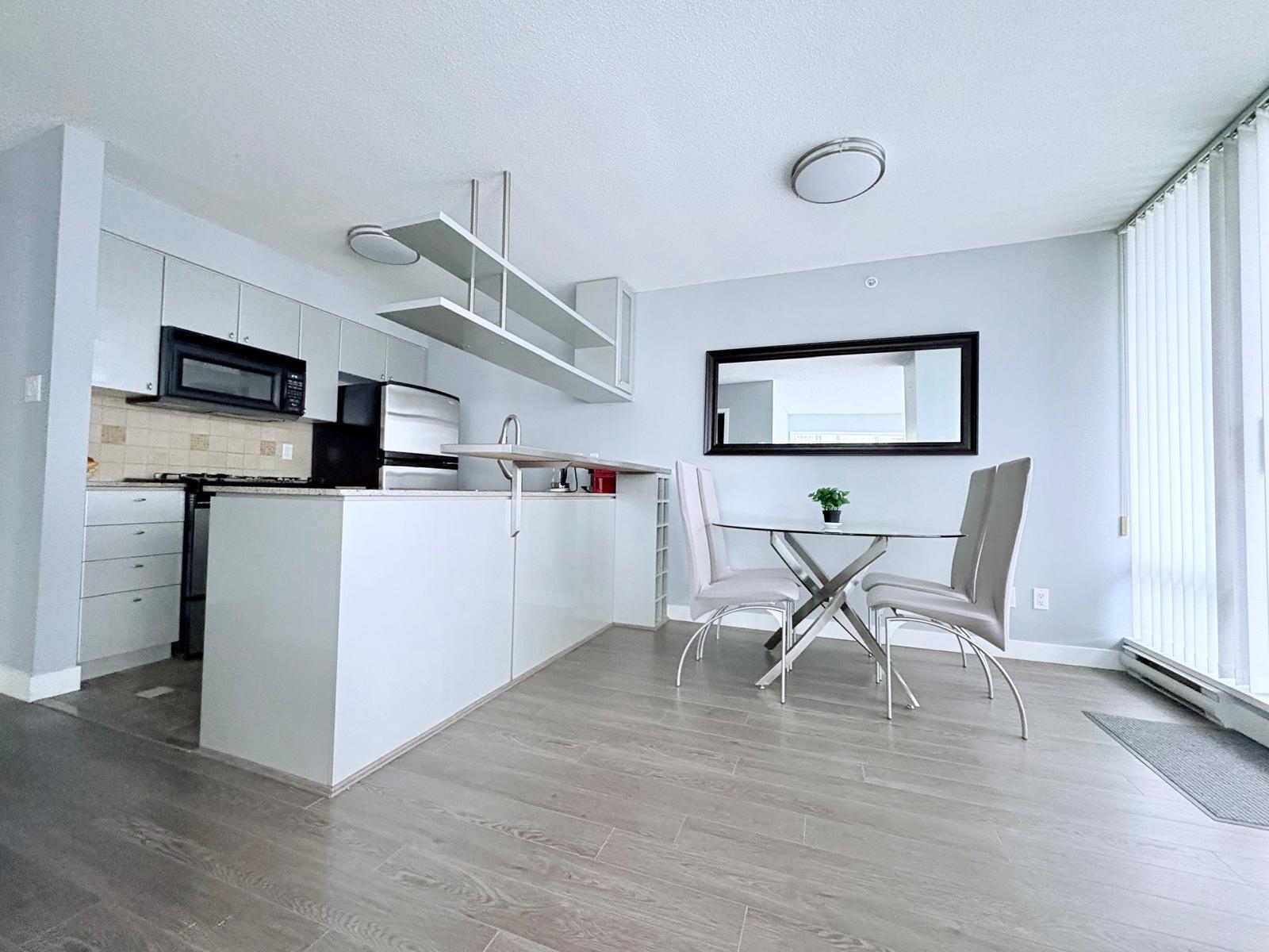 1438 Richards Street 2706