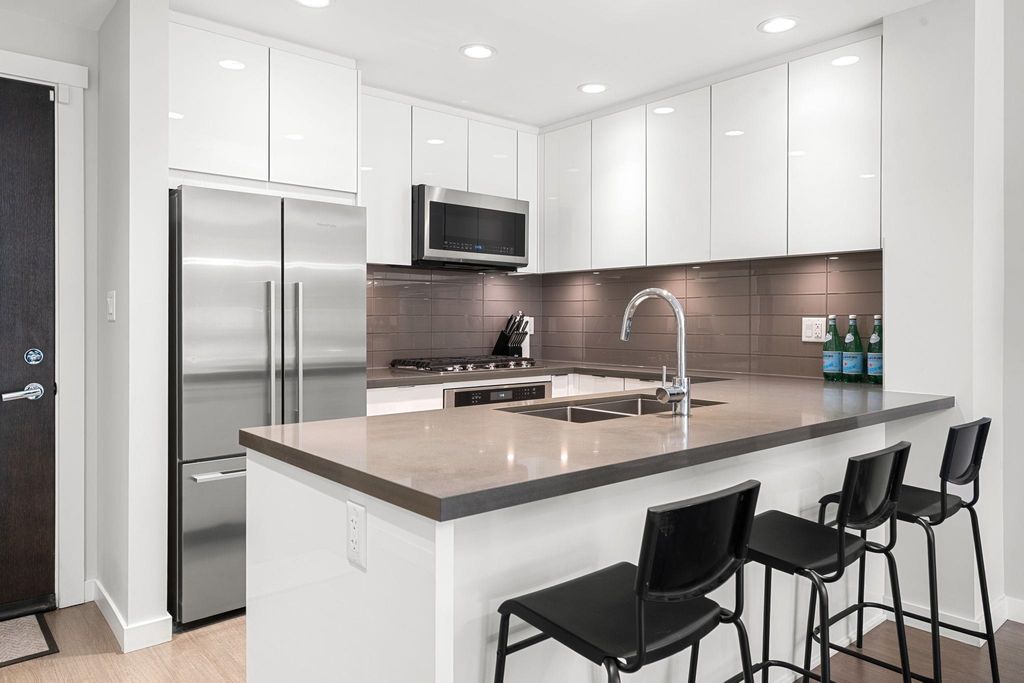 listing image 1105479365331997946