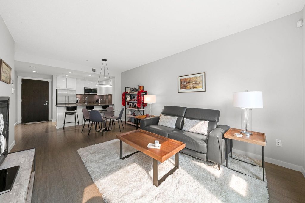 listing image 1107424381266999028