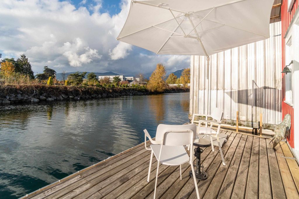 listing image 1105367995302719914