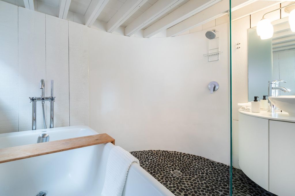 listing image 1109496902357275087