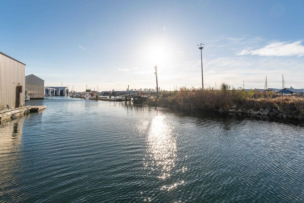 listing image 1109674533841683879