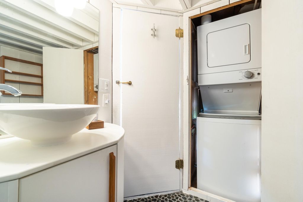 listing image 1104060567287460454