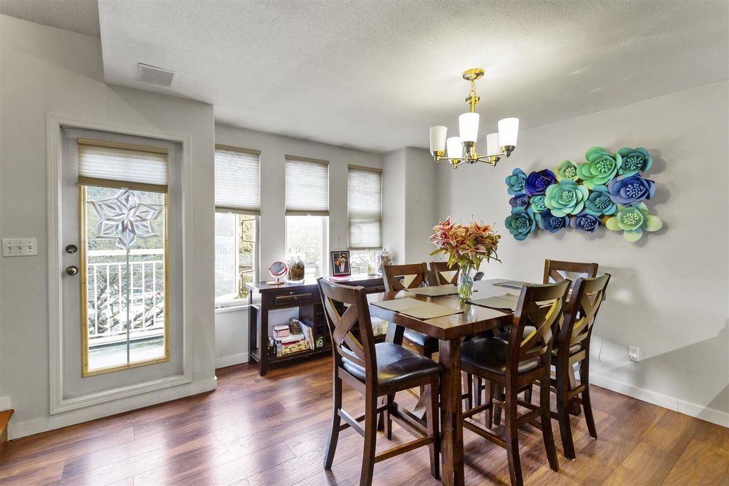 listing image 1103845491393281406