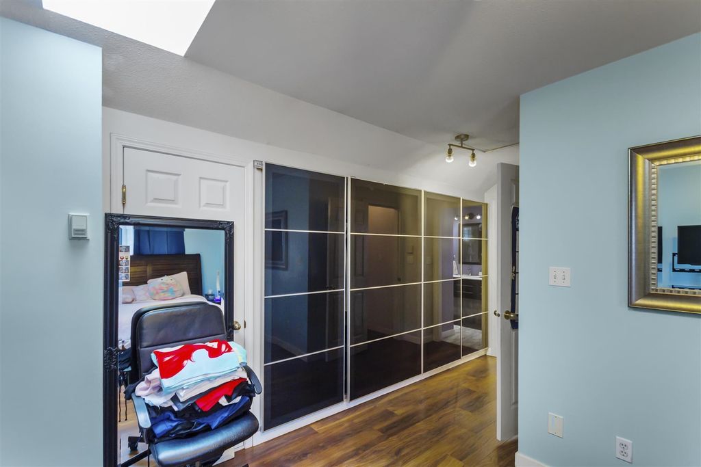 listing image 1109919983063095617