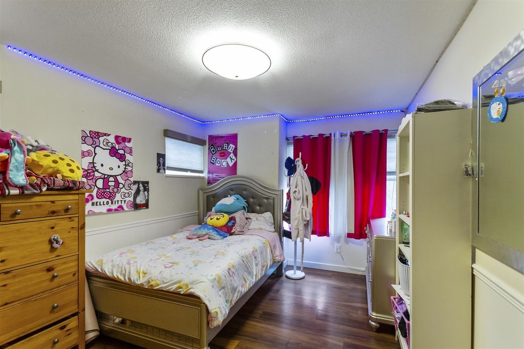 listing image 1101397953103079545