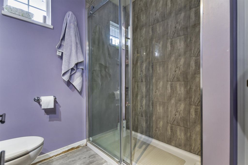 listing image 1109837793734296321