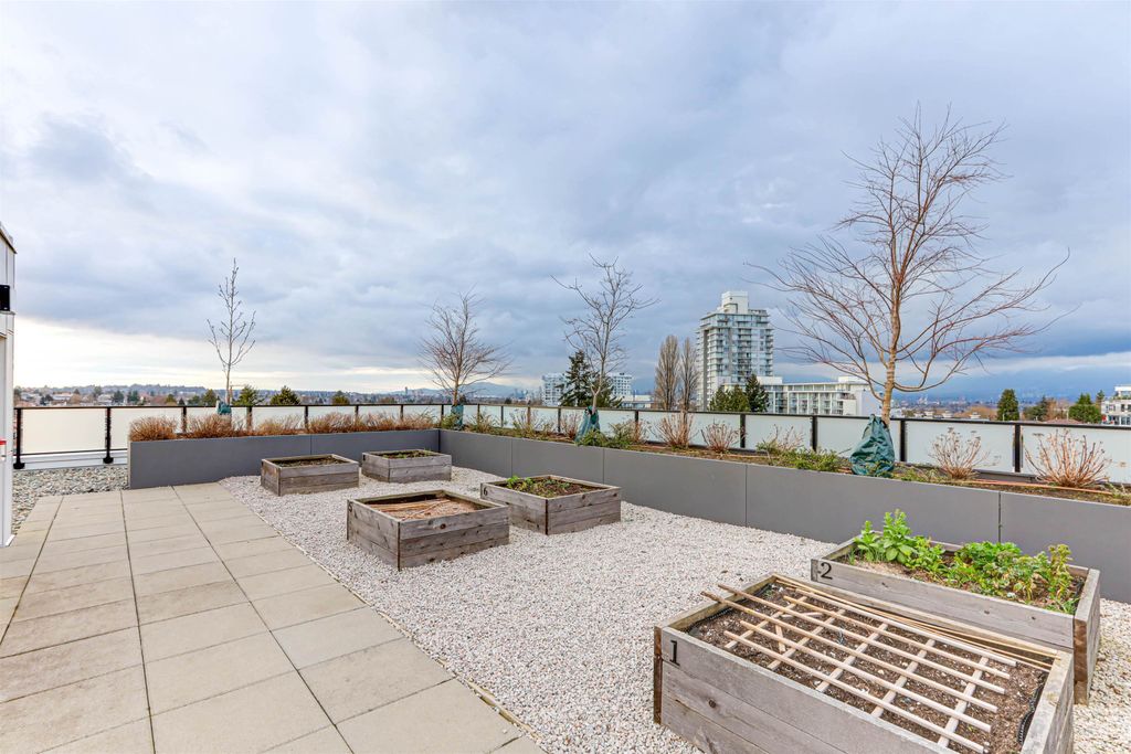 listing image 1109935660046531710