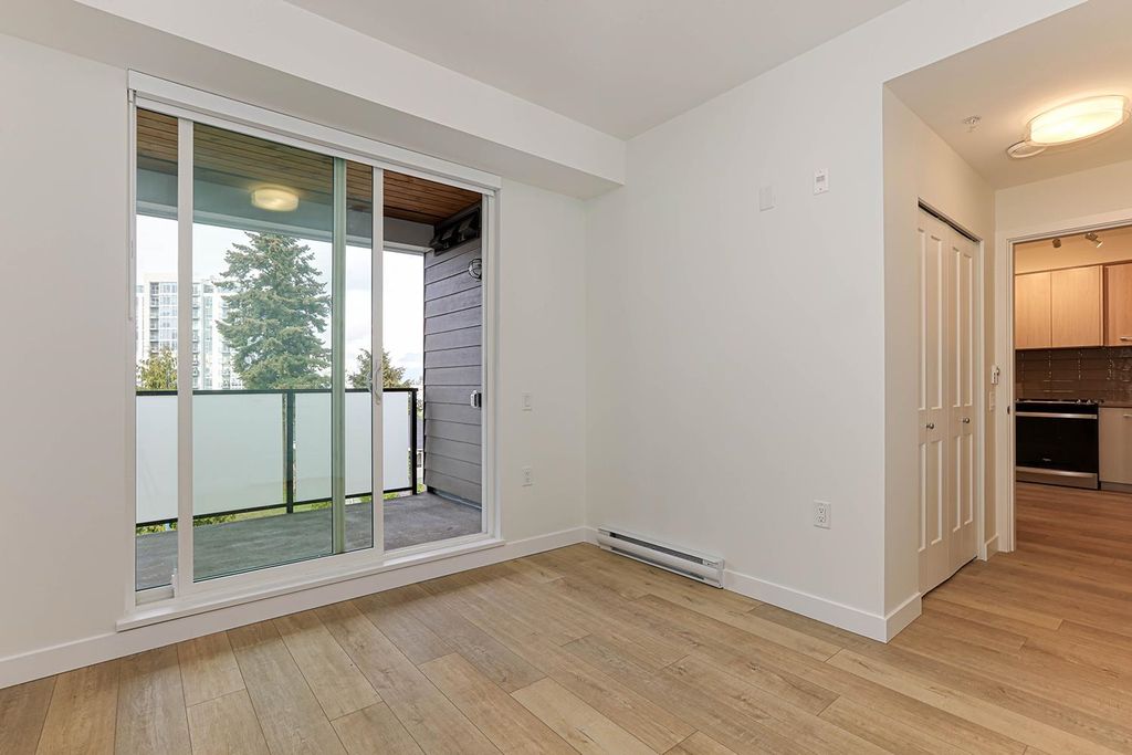 listing image 1102079096912007361