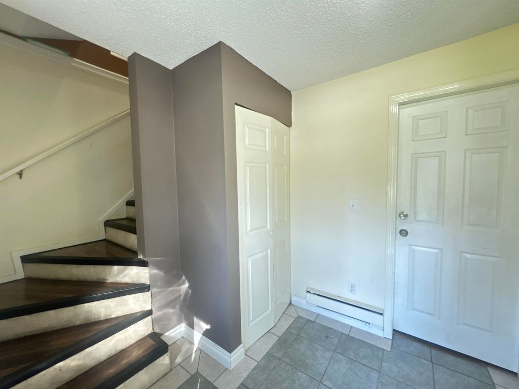 listing image 1105314229432188606