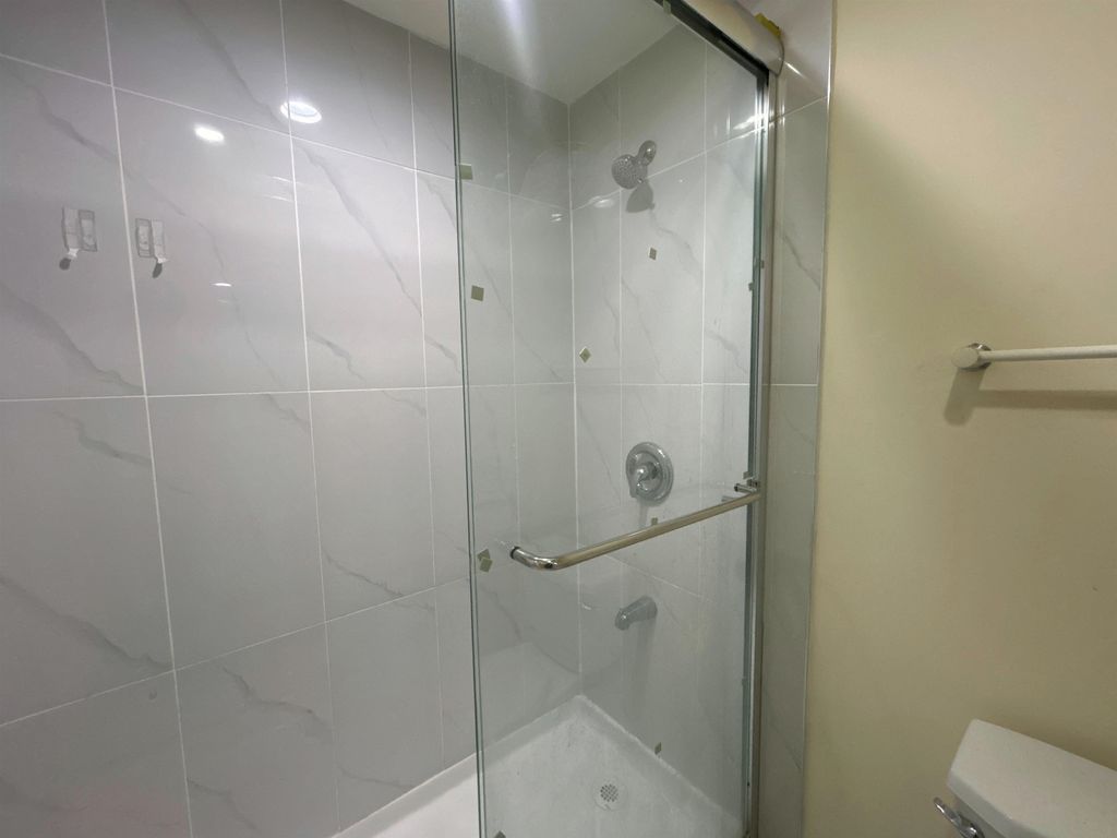 listing image 1102654630103433373