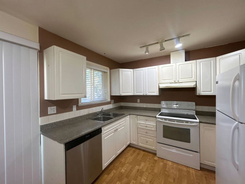 listing image 1102649903796530279