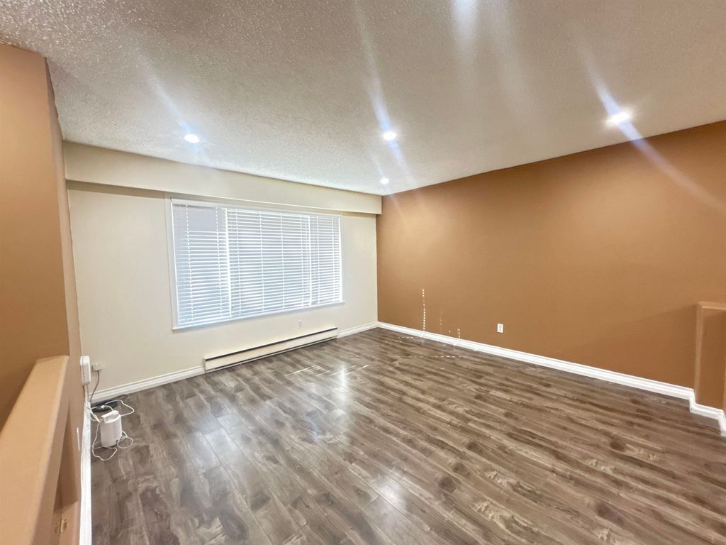 listing image 1107955195007847575