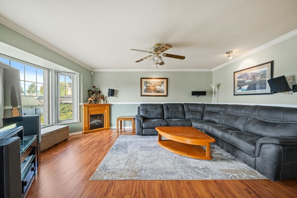 listing image 1103390860914461247