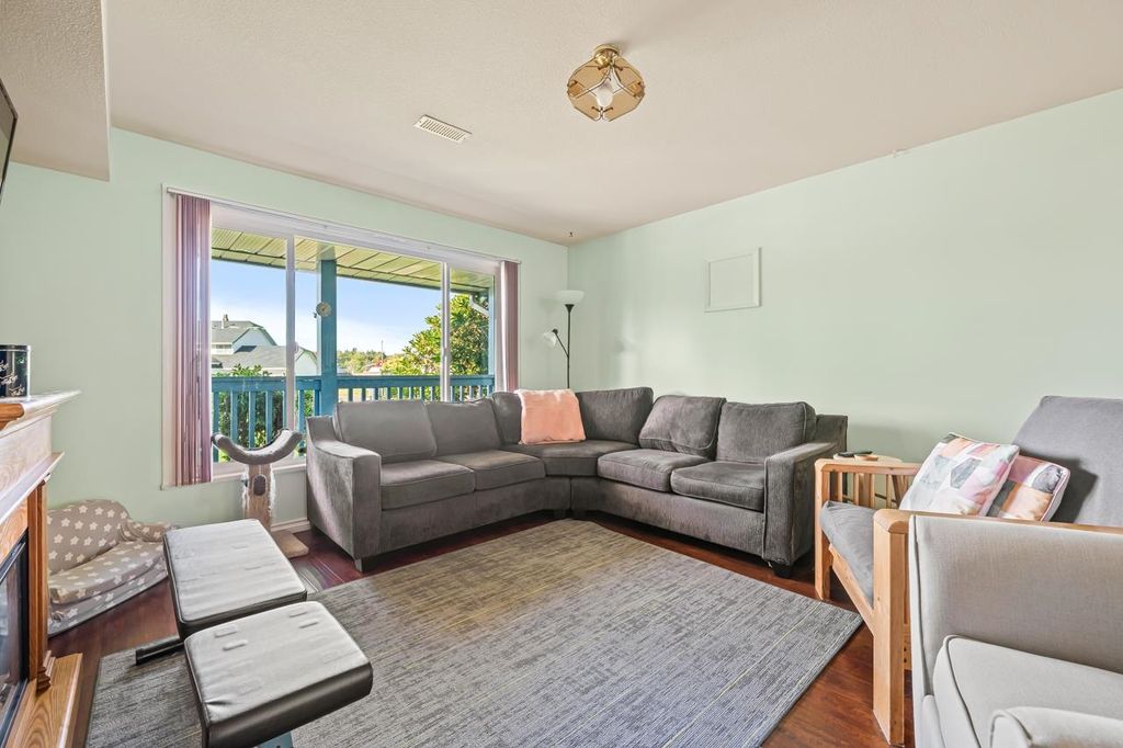 listing image 1100657901484092720