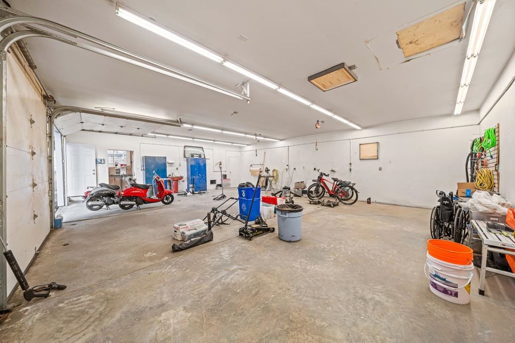 listing image 1106195157030352260
