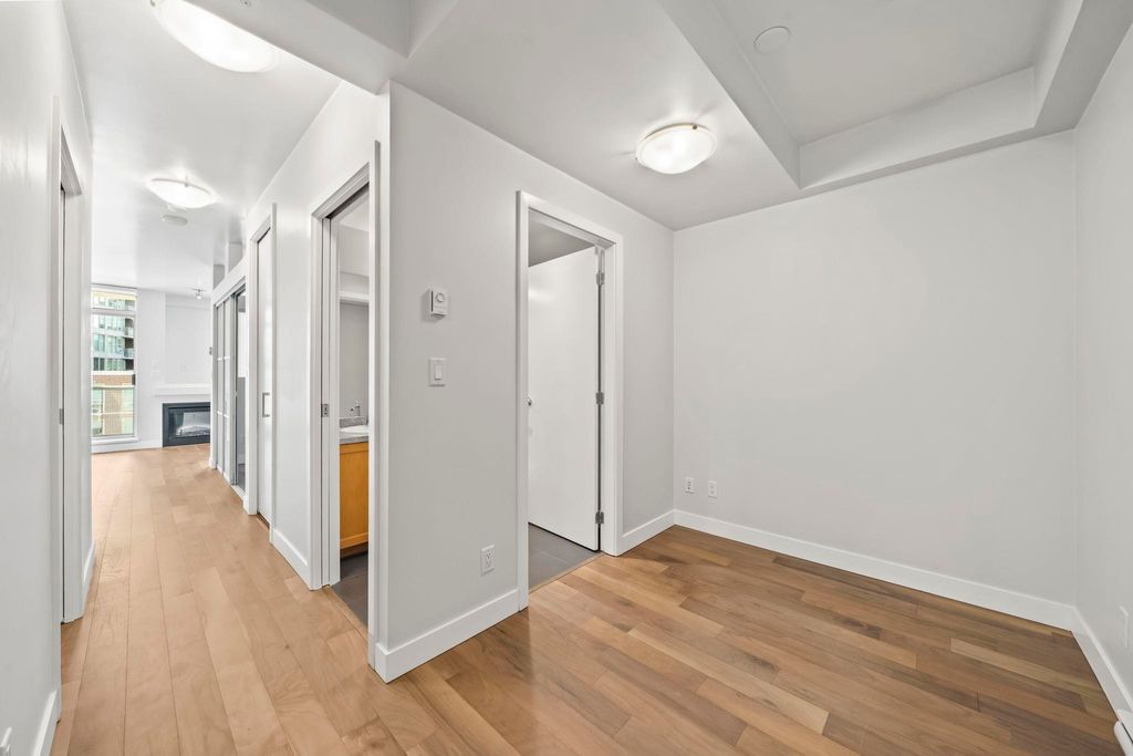listing image 1105640048425869440