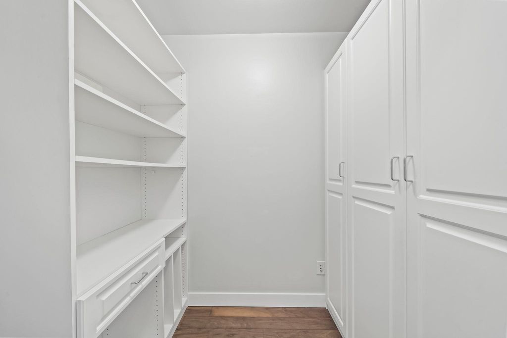 listing image 1101643764281155567