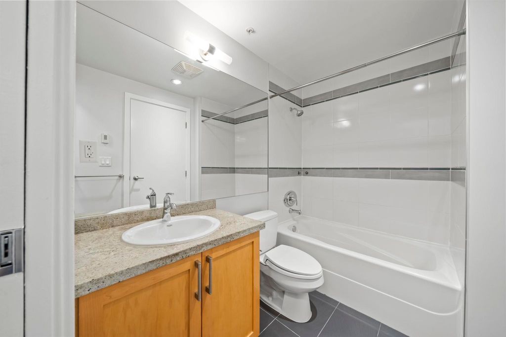 listing image 1101544382022287937