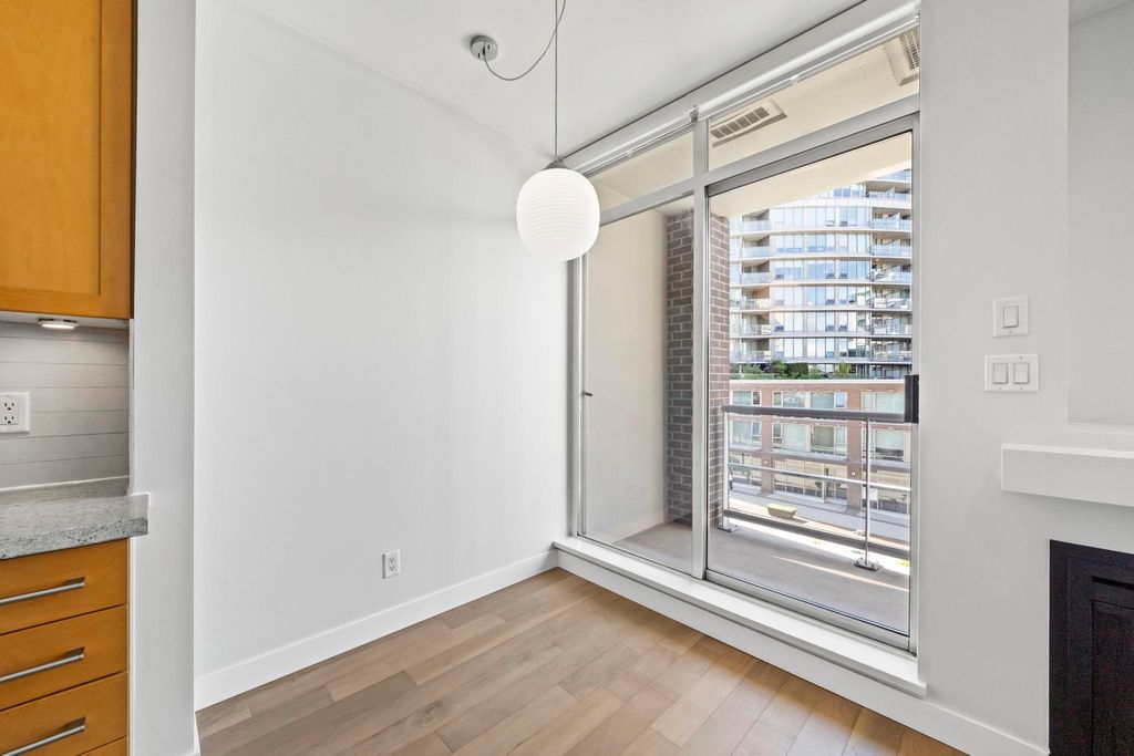 listing image 1100034548944551819