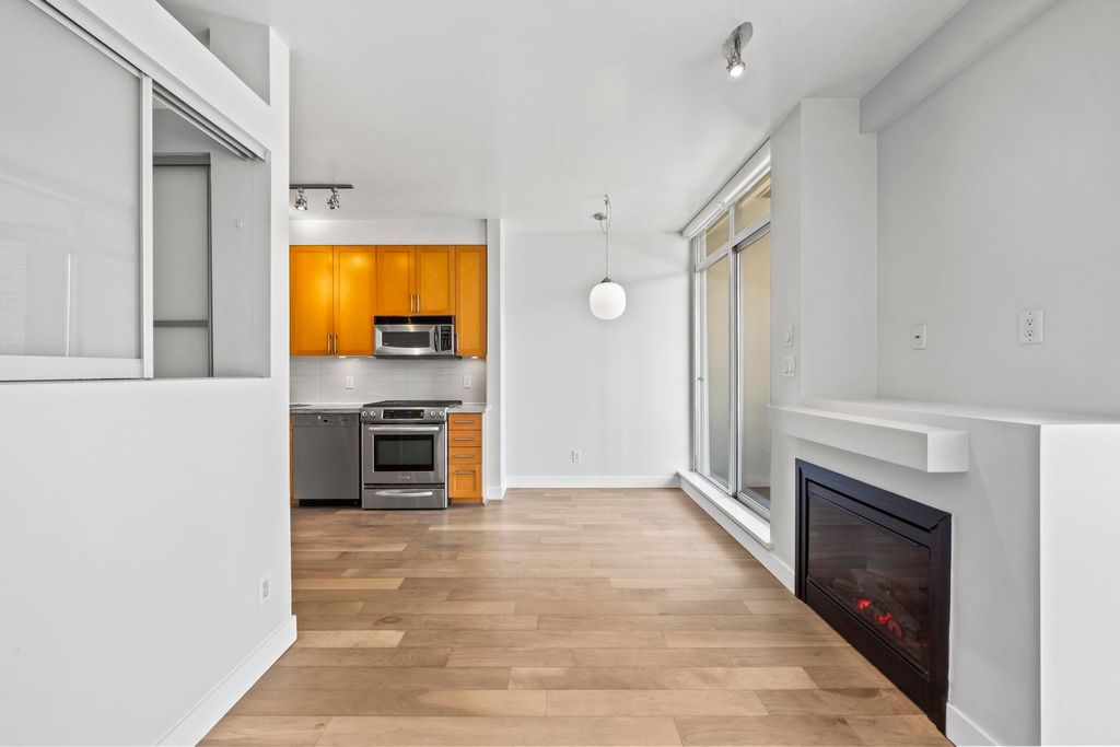 listing image 1106130847621832437