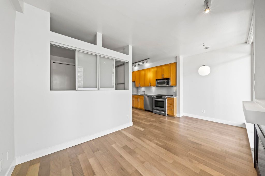 listing image 1103675714260800189