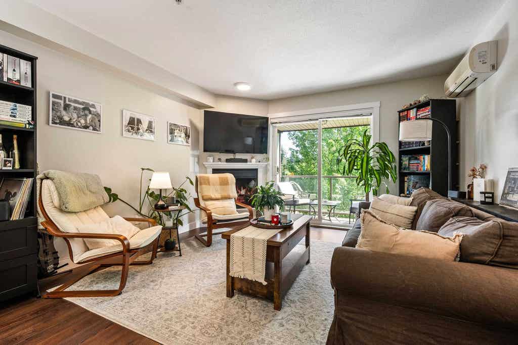 Photo of 2038 Sandalwood Crescent #309, Abbotsford, BC V2S 3H6 (MLS # R3129640)