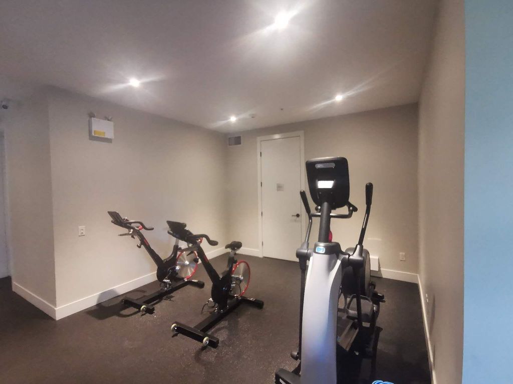 listing image 1109365260317260993
