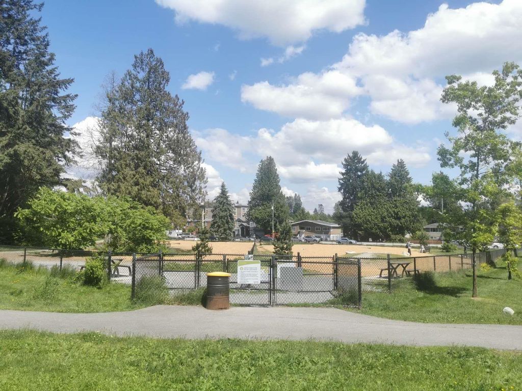 listing image 1100615596668775585