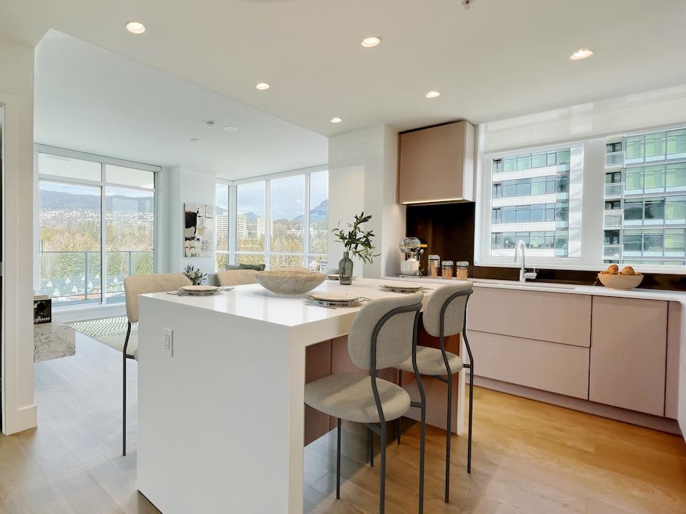 1675 Lions Gate Lane 807