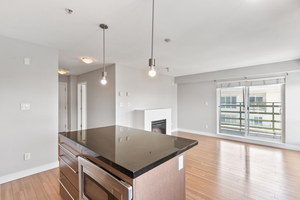 listing image 1102287825361880310